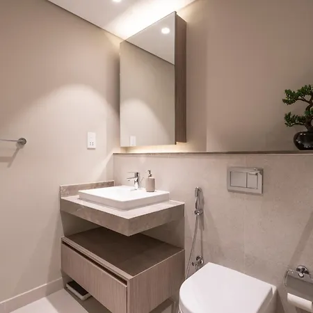 Elegant Luxury Apartment With Stunning Lake Views In Dubai Creek Harbour Exterior photo